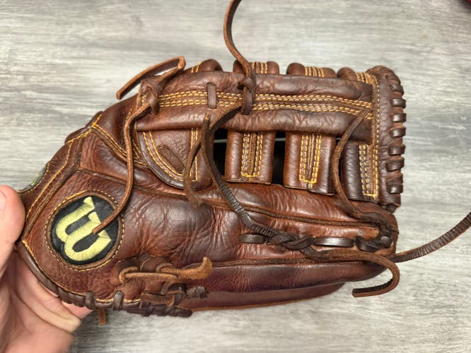 Wilson A800 RH Baseball Glove 12.5" (Used)