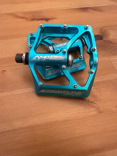 Used Straitline AMP Mountain Bike Pedals
