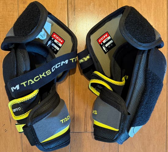 CCM Tacks Vector Senior Hockey Elbow Pads Size Large (SR L) - Excellent Condition (Used)
