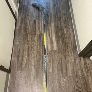 Senior Bauer Vapor Flylite Right Handed Hockey Stick P92 77 Flex (New)