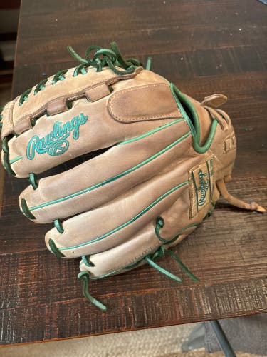 Rawlings Liberty Advanced RH Pitcher's Softball Glove 12.5" (Used)