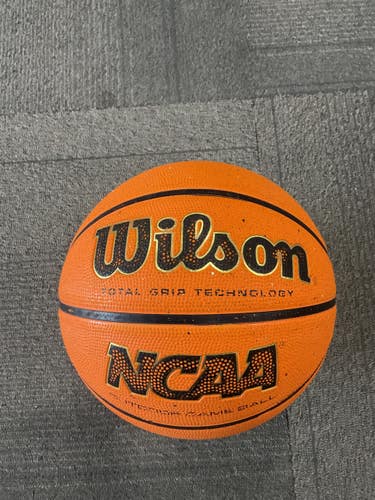 Used Wilson NCAA TOTAL GRIP TECHNOLOGY Basketball Inter Outdoor 11614-S000240759