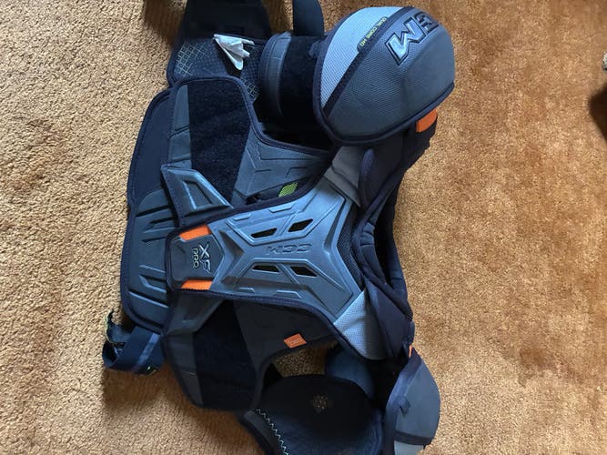 Men's Small Senior CCM XF Pro Shoulder Pads (Used)