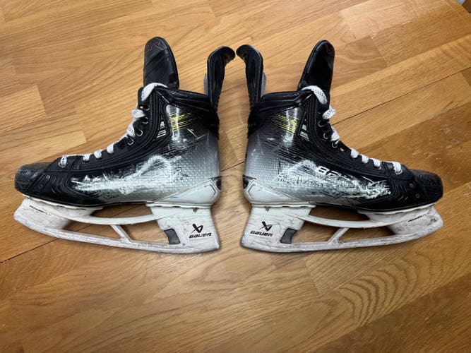 Bauer Vapor Hyperlite 2 Hockey Skates 7 (Used)