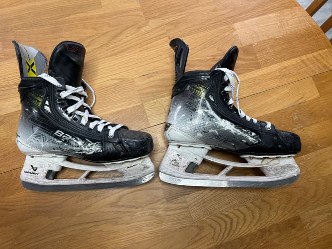 Bauer Vapor Hyperlite 2 Hockey Skates 7 (Used)
