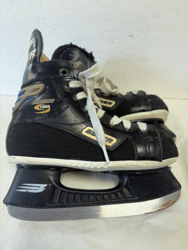 Black Bauer Supreme 1000 Hockey Skates Regular Width Size 1 (Used)