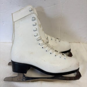CCM Figure Skates B Adult 6 (Used)