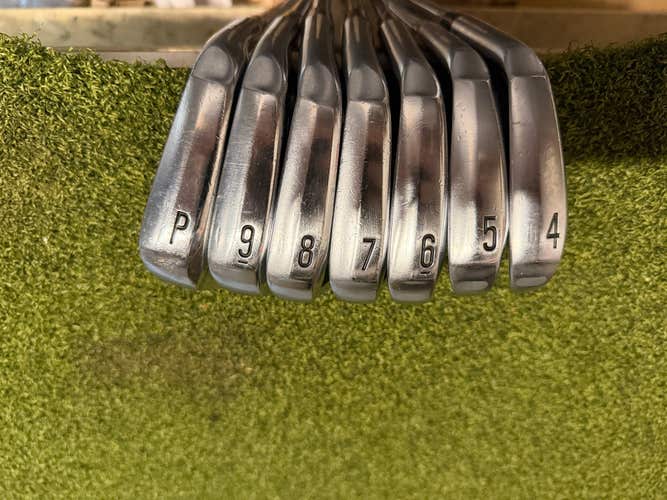 Srixon ZXi7 4-PW Iron Set, Dynamic Gold Mid 115 Stiff Flex, RH