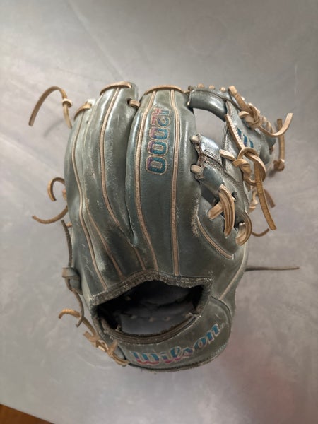 Wilson A2000 Autism Awareness 11.5 infield glove