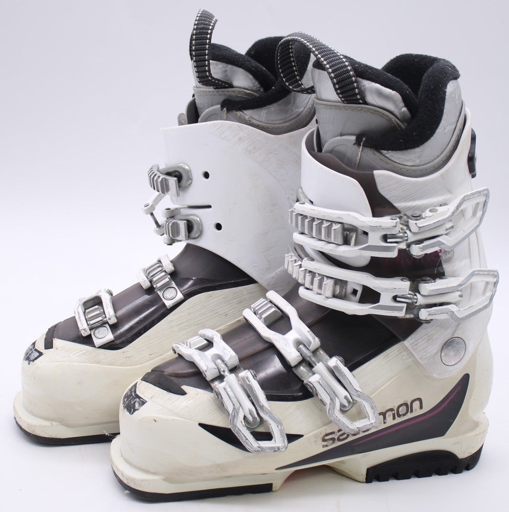 salomon divine 5 ski boots women& 39 4 The Salomon Divine RS 8 Ski Boots feature a V Shaped Last so your heal stays supported side Salomon Divine 5 ski boots