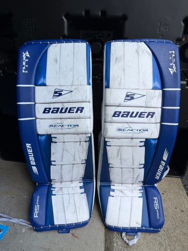 Blue Medium Intermediate Bauer Reactor R5 Pro Goalie Leg Pads (Used)