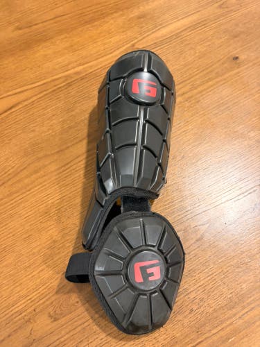 Black Senior Elbow Protection (Used)
