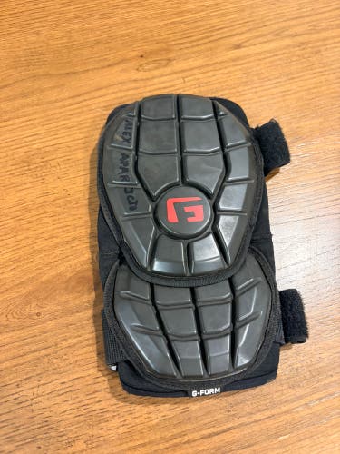 Black Senior Elbow Protection (Used)