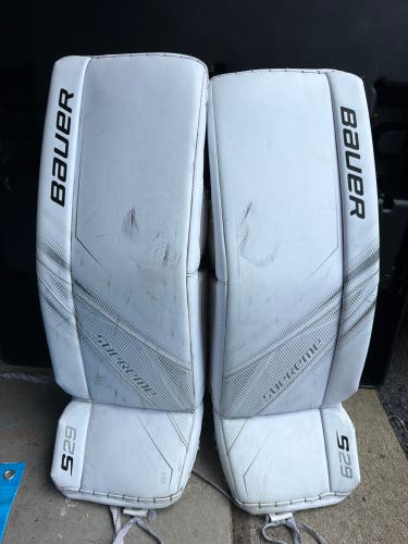 White Medium Senior Bauer Supreme S29 Goalie Leg Pads (Used)