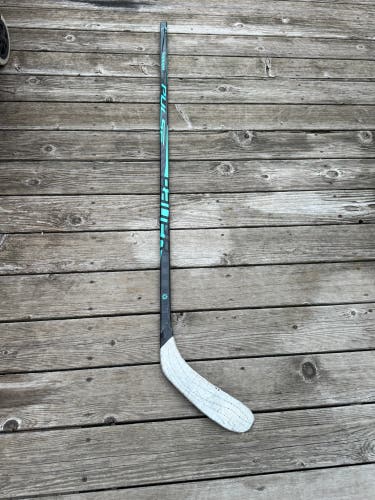 Senior Bauer Pulse Right Handed Hockey Stick 65 Flex (Used)