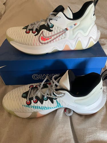 White Men's Size M 10.5 (W 11.5) Adult Nike Giannis Immortality Shoes (Used)