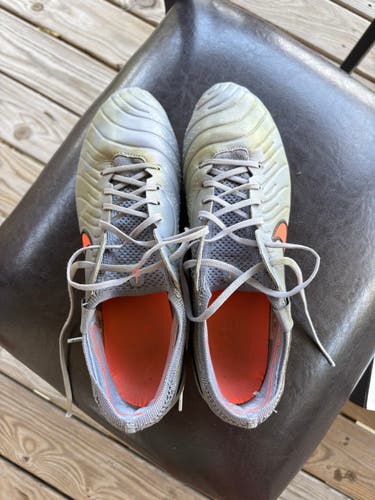 Silver Men's Size M 10.5 (W 11.5) Nike Nike Tiempo Legend 10 Elite Detachable Cleats Cleats (Used)