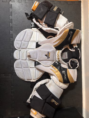 Small Vaughn Epic 8600 Goalie Chest Protector (Used)