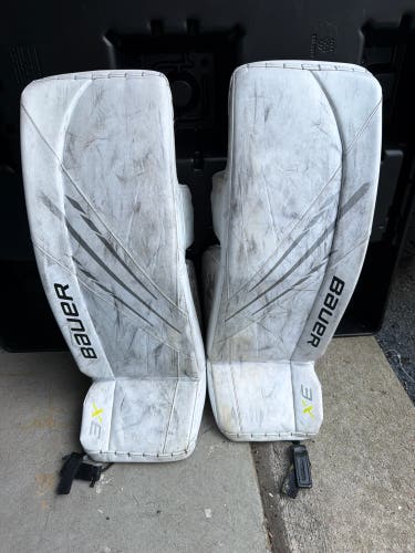White Large Intermediate Bauer Vapor 3X Goalie Leg Pads (Used)