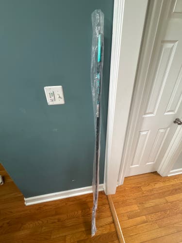 Senior CCM Vizion Right Handed Hockey Stick P29+1/4 70 Flex (New)