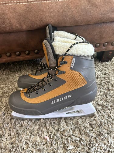 Bauer Whistler Hockey Skates Regular Width 9 (New)