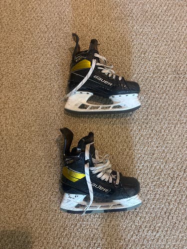 2020 Bauer Supreme Ultrasonic Hockey Skates Size 6 (Used)