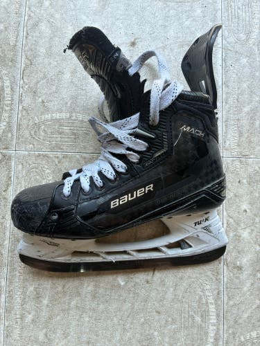 2022 Bauer Supreme Mach Hockey Skates Regular Width 6.5 (Used)