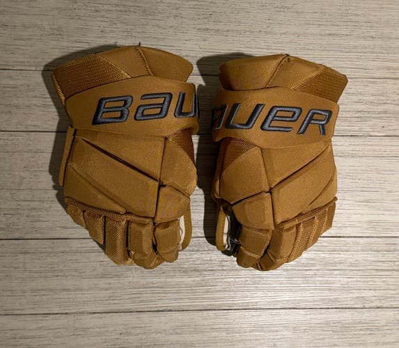 Vegas Golden Knights Stadium Series Bauer Vapor Hyperlite Gloves (Used)