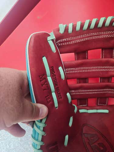 2025 Louisville Slugger RH Outfield A2k MY7 FALL Baseball Glove 12.5" (New)