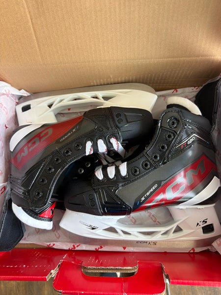 Black 2023 CCM JetSpeed FT680 Hockey Skates Regular Width Size 4 (New)