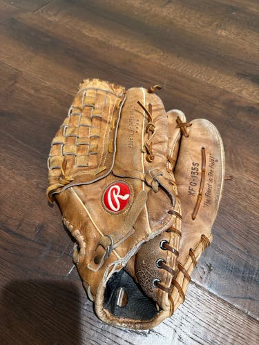 Rawlings Heritage Series 13.5” softball glove