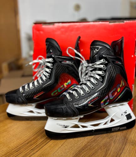 CCM JetSpeed FT8 Pro - Senior 8.5 / Wide (Like New)