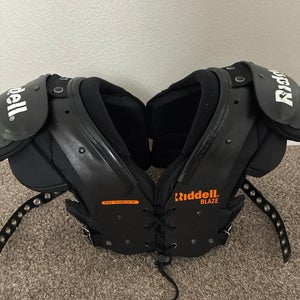 Riddell Blaze Shoulder Pads Extra Large Youth 14”-15”