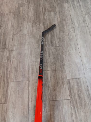 Intermediate CCM JetSpeed FT670 Right Handed Hockey Stick P29 65 Flex (New)