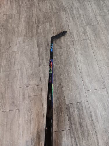 Senior CCM Ribcor Trigger 9 Right Handed Hockey Stick P29 75 Flex (New)
