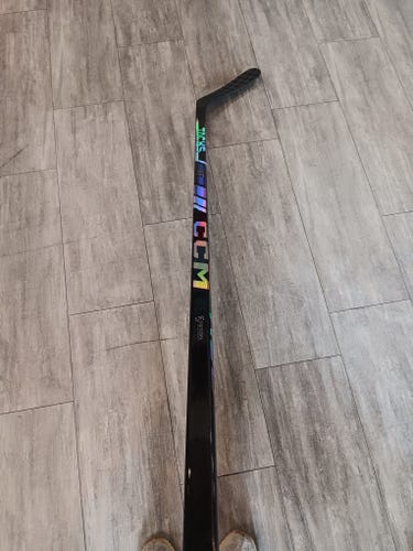 Senior CCM Tacks XF Right Handed Hockey Stick P29 85 Flex (New)