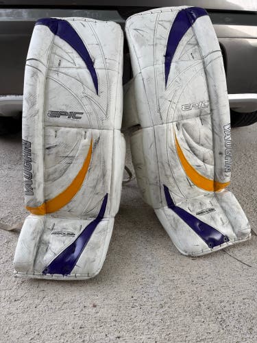 34" Vaughn Epic 8800 Goalie Leg Pads (Used)