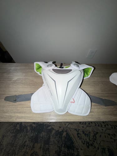 Small Youth Maverik M5 Shoulder Pads (Used)