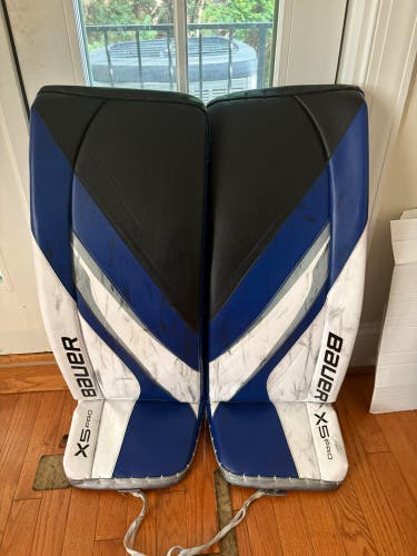 Medium 2024 Bauer Vapor X5 Pro Goalie Leg Pads (Used)