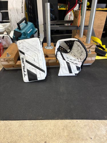 True (Used) Senior Regular Glove and Blocker