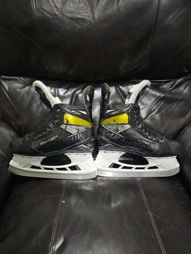 Black Bauer Supreme 3S Hockey Skates Wide Width Size 5 (Used)