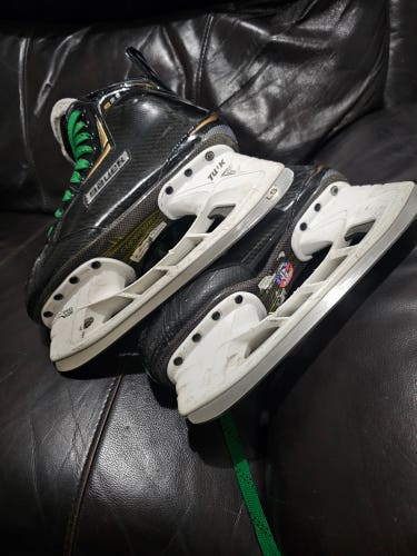 Black Bauer Supreme S29 Hockey Skates Regular Width Size 5.5 (Used)