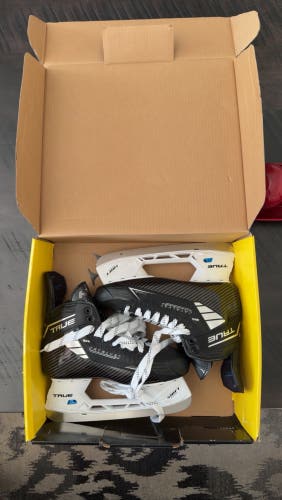 Black 2024 True Pro Custom Hockey Skates Pro Stock 10 (New)