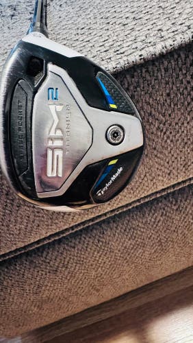TaylorMade SIM2 Titanium RH Fairway Wood X Stiff Flex 5 Wood Graphite Shaft (Used)