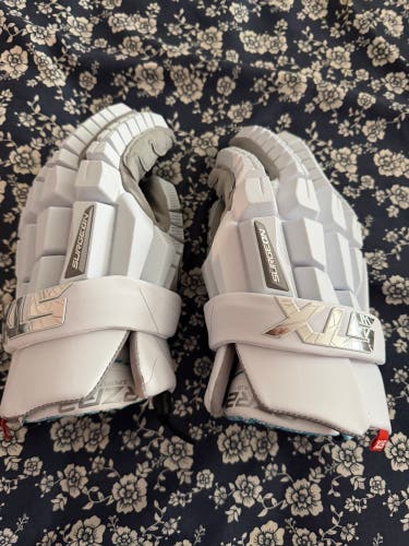 STX Surgeon RZR2 Lacrosse Gloves (New)