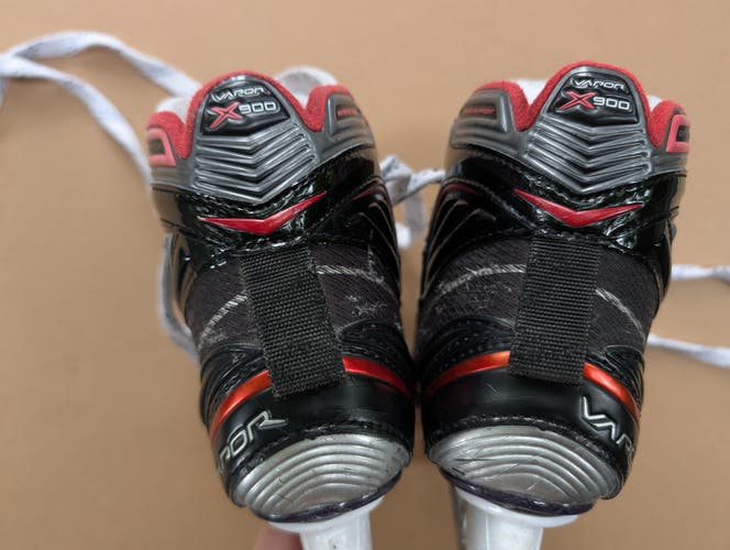 Bauer Vapor X900 Hockey Goalie Skates Regular Width Size 2 (Used)