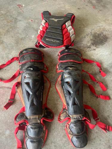Red Mizuno Samurai Catcher's Set (Used) (No Helmet)