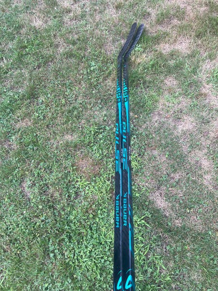 2 Pack Senior Bauer Pulse Right Handed Hockey Stick P88 77 Flex