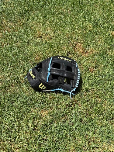 Wilson A2000 EL3 RHT Infield Baseball Glove 11.75" (Used)