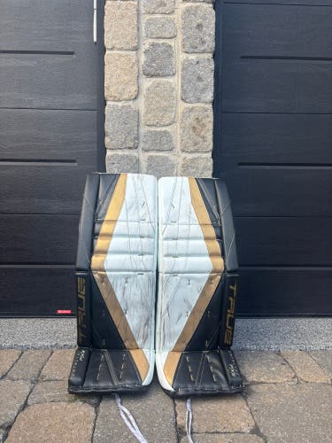 34+2” True Catalyst Px5 Goalie Leg Pads (Used)